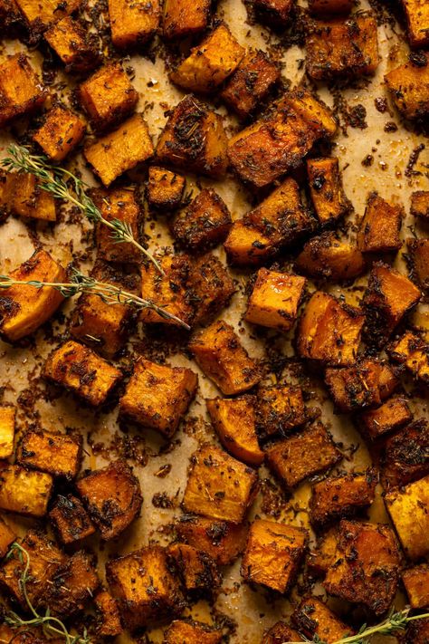 How to Roast Butternut Squash Butternut Squash Oven, Oven Roasted Squash, Butternut Squash Roasted, Squash In Oven, Roast Butternut Squash, Oven Roasted Butternut Squash, Squash Roasted, Butternut Squash Recipes Roasted, Baked Butternut Squash