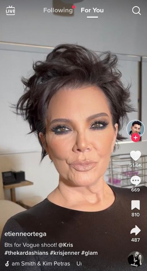 Kardashian fans 'scared' as they spot Kris Jenner's 'real' face without filters or editing in rare on-camera moment Khloe Kardashian Hair Short, Kris Jenner Hair, Kris Jenner Style, Khloe Kardashian Hair, Jenner Hair, Kardashian Makeup, Filters Instagram, Grey Blonde Hair, Kardashian Hair