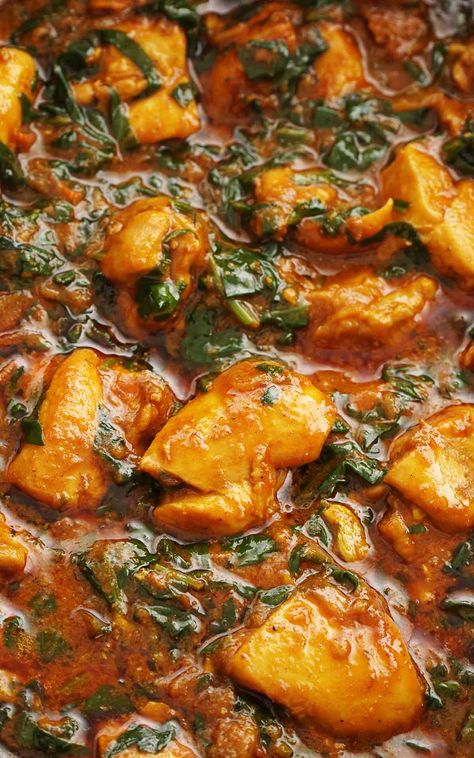 Chicken And Spinach Curry, Spinach And Chicken Recipes, Indian Recipes For Dinner, Spinach Chicken Recipes, Indian Chicken Stew, Chicken Saag Recipe, Chicken Curry With Vegetables, Chicken Curry Recipe Indian, Chicken And Spinach Recipes