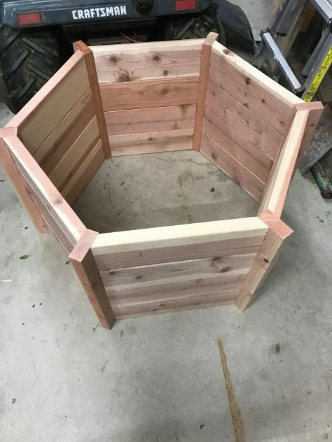 Diy Wishing Well, Diy Wishing Wells, Wooden Planter, Wood Crafting Tools, Woodworking Project Plans, Woodworking For Kids, Woodworking Projects That Sell, Popular Woodworking, Beginner Woodworking Projects