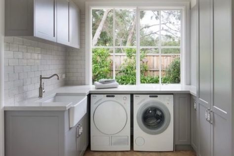 Laundry Room Layout, Farmhouse Laundry Room Ideas, Laundry Room Storage Shelves, Small Laundry Room Organization, Stylish Laundry Room, Room Storage Diy, Dream Laundry Room, Farmhouse Room, Farmhouse Laundry