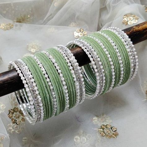 Bangles Set Designs, Indian Bangles Aesthetic, White Bangles Set, Velvet Bangles Set, Bangles Set Indian, Punjabi Bangles, Bangles Aesthetic, Pakistani Bangles, Colourful Bangles