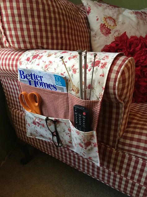 Corral Bedside Clutter with a Custom Organizer Caddy - Quilting Digest Bed Caddy, Remote Caddy, Bedside Caddy, Sewing Caddy, Quilting Digest, Remote Holder, Caddy Organizer, Techniques Couture, Small Sewing Projects