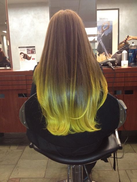 Yellow Hair Ideas, Hidden Hair Color, Dark Ombre Hair, Hair Colour For Green Eyes, Yellow Hair Color, Dip Dye Hair, Hair Color Underneath, Hair Streaks, Hair Idea