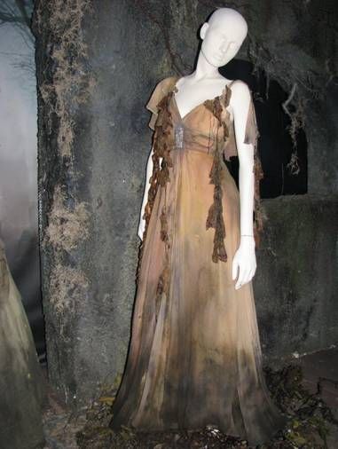 'Ghost Whisperer' Costume Designer gives great Halloween costume tips - Monsters and Critics Drowned Halloween Costume, Drowned Costume, Costume Distressing, Ghost Costume Ideas, Distressed Costume, Graveyard Book, Ghost Fashion, The Graveyard Book, Ghost Halloween Costume