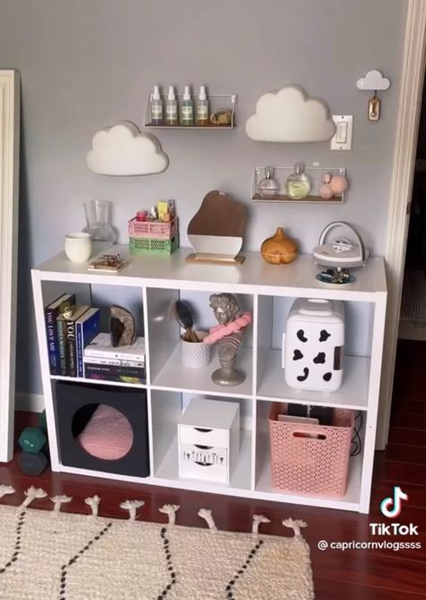 Cubby Bedroom Ideas, Square Shelf Decor Cubbies, 6 Cube Organizer Ideas Bedroom, Cubbies Storage Bedroom, Cube Organizer Ideas Bedroom, Cube Organizer Ideas, Cute Room Inspo, Ikea Cube Shelves, Cube Shelf