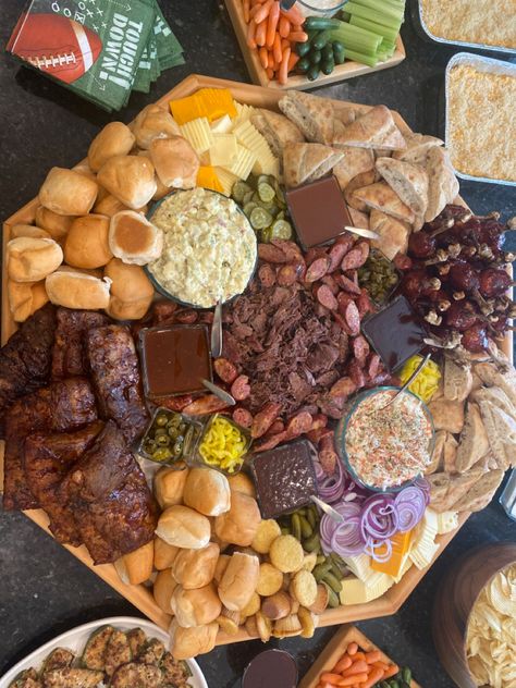 Bbq Graze Board, Junkcuterie Board, Bbquterie Board, Texas Charcuterie Board Bbq, Bbq Grazing Table Ideas, Soul Food Charcuterie Board Ideas, Barbeque Charcuterie Board, Brisket Charcuterie Board, Cowboy Bbq Party