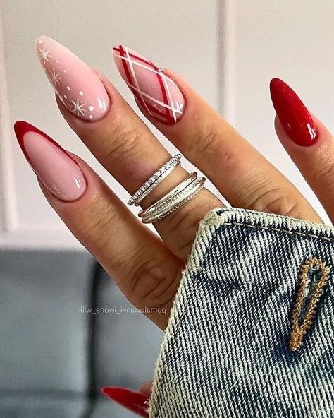 almond-shaped, red winter nails design White And Red Christmas Nails, Xmas Nails White, Themed Nails, December Nails, Red Christmas Nails, Valentine Nails, Winter Nails Acrylic, Christmas Gel Nails, Christmas Nails Acrylic