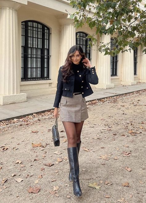 Fall fashion Sophie Moulds, Fall Skirt Outfit, Skirts And Boots, Skirt Outfit Ideas, Chic Clothing Style, Fall Skirt, Skirt Outfits Fall, Looks Country, Winter 22