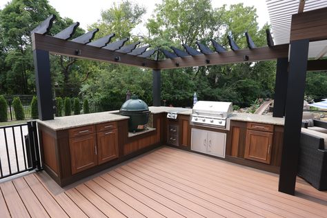 Composite deck with outdoor kitchen in St. Louis, MO. Composite Decking Designs, Deck Grill, Composite Wood Deck, Wood Decks, Contemporary Deck, Pergola Pictures, Patio Grill, Grill Area, Composite Deck