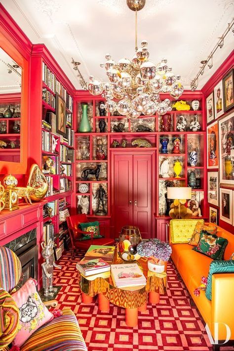 More is more! Color, textures, patterns, and more color are what's hot in interior design. View this complete guide to maximalist interiors - maximal style, the Boho Luxe Home way. Maximalist Rooms, Maximal Style, Vintage Maximalist Decor, Estilo Kitsch, Maximalist Living Room, Maximalist Interior Design, Maximalist Interior, Maximalist Home, Maximalist Design