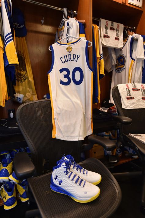 Stephen Curry Shirt, James Harden Shoes, Stephen Curry Wallpaper, Curry Wallpaper, Stephen Curry Basketball, Kevin Durant Shoes, Curry Nba, Stephen Curry Shoes, Stephen Curry Pictures