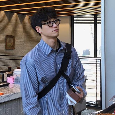 Nerd Men Aesthetic, Nerdy Glasses Aesthetic, Nerd Outfits Men, Nerd Aesthetic Men, Cute Nerdy Guys With Glasses, Asian Men Glasses, Nerdy Boy Outfits, Men With Glasses Aesthetic, Hot Nerdy Guy