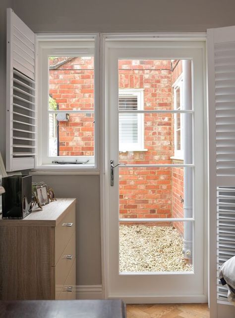 Window Beside Door, Kitchen Garden Door, Kitchen Doors To Outside, Kitchen Back Door Ideas, Backdoor Decor, Modern Kitchen Window Treatments, Back Door Ideas, Kitchen Door Ideas, Kitchen Back Door