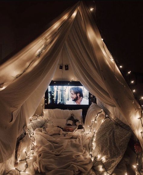 Looking for a good movie you and your partner can watch in the comfort of your home? Check out our Top 10 movies just for you. Sleepover Room, Design Ložnic, Koti Diy, Dream Dates, Blanket Fort, Fun Sleepover Ideas, Outdoor Movie, Room Decor Bedroom, Dream Room