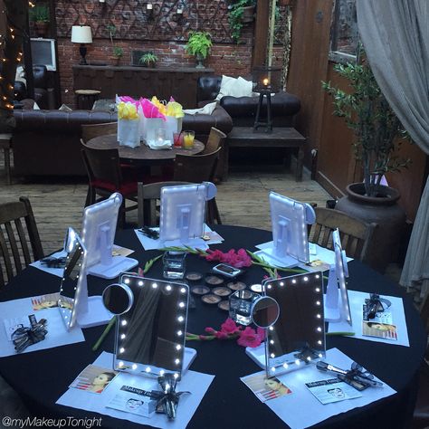 Makeup Tonight "Contour & Highlight" class set up @AventineHollywood Makeup Decorations Party, Makeup Classes Ideas, Makeup And Mimosas Party, Make Up Classes Ideas, Makeup Workshop Ideas, Makeup Artist Studio Ideas, Makeup Masterclass Event, Make Up Party Ideas, Makeup Class Ideas Setup