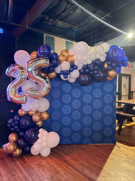 Company Anniversary Celebration Ideas, 20 Year Business Anniversary Ideas, Company Backdrop, Corporate Anniversary Event, Company Anniversary Party, Party Balloon Backdrop, Business Anniversary Ideas, Confetti Cups, 25th Birthday Party