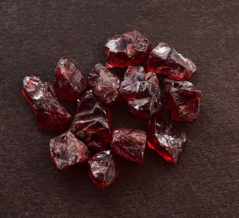 Garnet Crystal Aesthetic, Garnet Aesthetic, Red Garnet Crystal, Shiny Crystals, Crystals Red, Raw Garnet, Red Gems, Wrapping Jewelry, Healing Gemstones