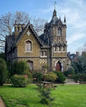 Holly Village, Victorian Renovation, Muswell Hill, Old Mansion, Living In London, Victorian Mansions, Secret Gardens, Victorian Terrace, Victorian Architecture