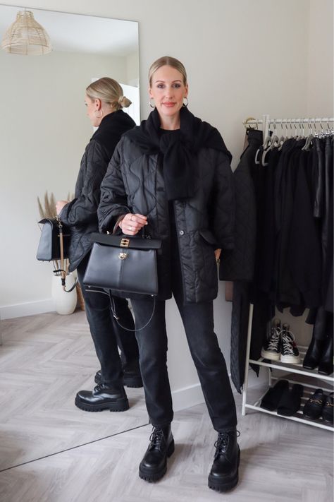 Black Quilted Coat Outfit, Frankie Shop Quilted Jacket Outfit, The Frankie Shop Quilted Jacket, Frankie Shop Quilted Jacket, Black Quilted Jacket Outfit, Padded Jacket Outfit, Quilted Coat Outfit, Black Parka Outfit, Quilting Jacket