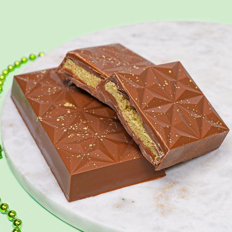 Dubai Chocolate Bar Recipe Dubai Chocolate Recipe, Viral Dubai Chocolate Bar Recipe, Dubai Chocolate Bar Recipe, Dubai Chocolate Bar, Chocolate Bar Recipes, Dubai Dessert, Dubai Chocolate, Candy Bar Recipe, Chocolate Bar Recipe