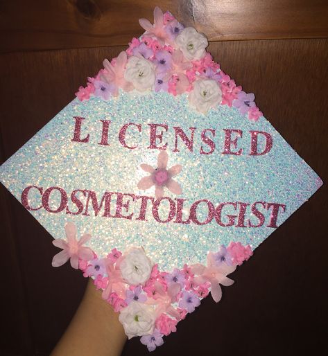 My Cosmetology Graduation Cap ✨✂️ Cosmetology Graduation Cap, Hair Styles Graduation, Floral Grad Cap, Beauty School Graduation, Cosmetology Graduation, Beauty School Cosmetology, Creative Graduation Caps, Cosmetology License, Graduation Cap Ideas