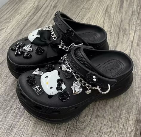 Kuromi Crocs, Emo Crocs, Black Crocs Aesthetic, Black Crocs With Jibbitz, Goth Crocs, Hello Kitty Crocs, Sanrio Shoes, Croc Ideas, Crocs Aesthetic