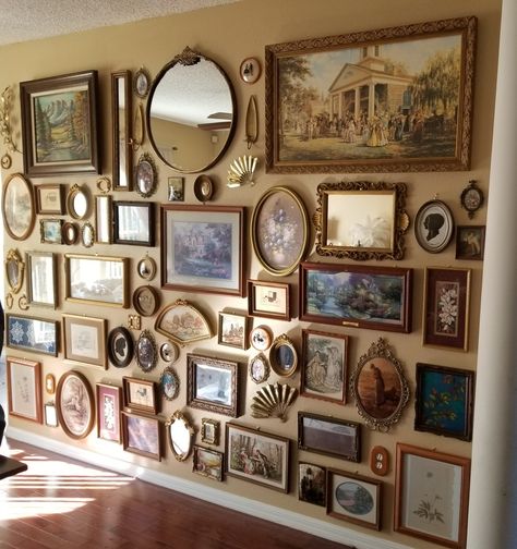 Vintage Gallery Wall Maximalist Hallway Ideas, Overlapping Gallery Wall, Hallway Wallpaper Ideas, Gallery Wall Layout, Home Decor Wallpaper, Home Decor Ideas Bedroom, Gallery Wall Inspiration, Gallery Wall Living Room, Gallery Wall Frames