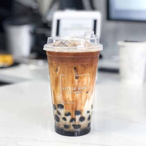 Iced Coffee Boba, Boba At Home, Coffee Bubble Tea, Boba Coffee, Iced Black Coffee, Coffee Boba, Cafe Drinks, Boba Recipe, Bubble Tea Recipe