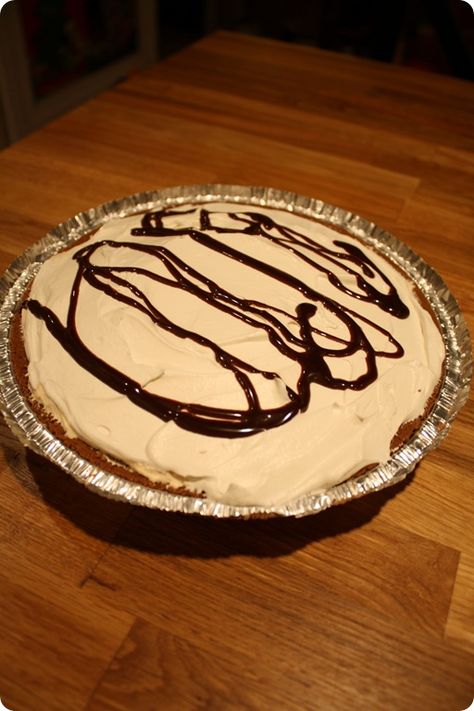 Peanut Butter Pie Recipe No Bake, No Bake Peanut Butter Pie, Easy Peanut Butter Pie, Chocolate Peanut Butter Pie, No Bake Peanut Butter, Thrifty Decor Chick, Chocolate Crust, Peanut Butter Pie, Thrifty Decor