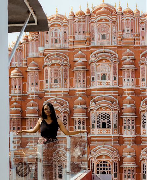 Inspo for travel pictures hawa mahal jaipur photoshoot poses for travel women Aesthetic Jaipur, Rajasthan Aesthetic, Jaipur Aesthetic, Hawa Mahal Jaipur, Jaipur Travel, Inspo Photoshoot, Hawa Mahal, Group Picture Poses, Smart Casual Dress