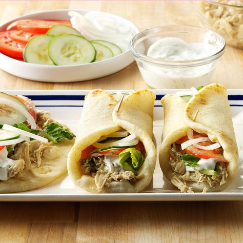 Chicken Gyro Recipe, Taco Salat, Chicken Gyro, Gyro Recipe, Dump Dinners, Chicken Gyros, Make Ahead Lunches, Slow Cooking, Taste Of Home