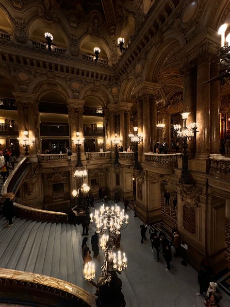 Paris Opera Garnier Paris, Paris Opera House, Paris Boutique, Opera Garnier, Dramatic Lighting, Broadway Musical, Phantom Of The Opera, Boutique Shop, Opera House