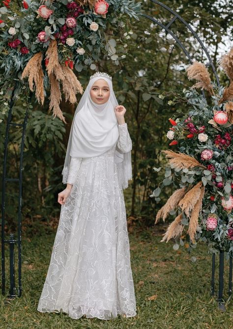 Wedding Dress Syari, Muslim Wedding Dress Hijab Bride, Wedding Syar'i, Wedding Hijab Styles, Muslim Wedding Gown, Baju Kahwin, Muslimah Wedding Dress, Nikah Dress, Muslimah Wedding