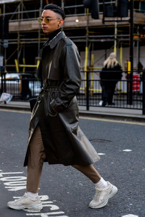 London Fashion Week Mens' Street Style: AW18 | British GQ | British GQ London Fashion Week Street Style Men, Mens Fashion Week Street Style, Men Fashion Photo, London Fashion Week Mens, London Fashion Week Street Style, London Fashion Weeks, Big Men Fashion, Moda Streetwear, Outfits Hombre