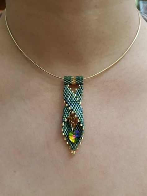 Loop Pendant : 11 Steps (with Pictures) - Instructables Macrame Colar, Beaded Necklace Patterns, Loop Pendant, Beaded Bracelets Tutorial, Beaded Jewelry Tutorials, Necklace Patterns, Beaded Jewelry Designs, Beaded Bracelet Patterns, Bead Work Jewelry