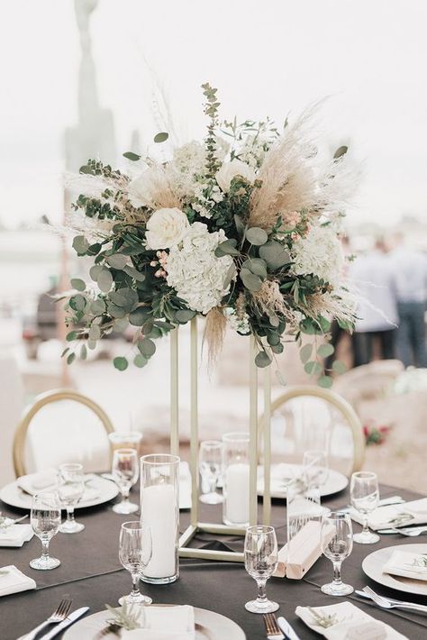 Jun 21, 2021 - A modern, tall centerpiece of eucalyptus, white blooms and pampas grass Popular Wedding Food, Tall Wedding Centerpieces, Tafel Decor, Grass Wedding, Wedding Floral Centerpieces, Tall Centerpieces, Wedding 2025, Pampas Gras, Eucalyptus Wedding