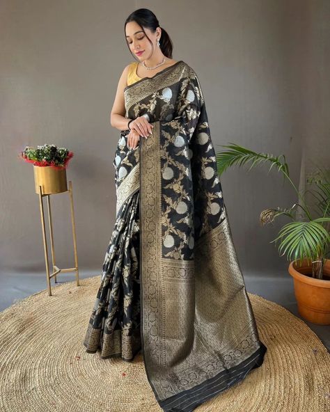 Cotton Sarees Online, Brocade Blouse, Linen Sarees, Brocade Blouses, Bollywood Wedding, Lehenga Saree, Gray Silk, Soft Silk Sarees, Pink Saree