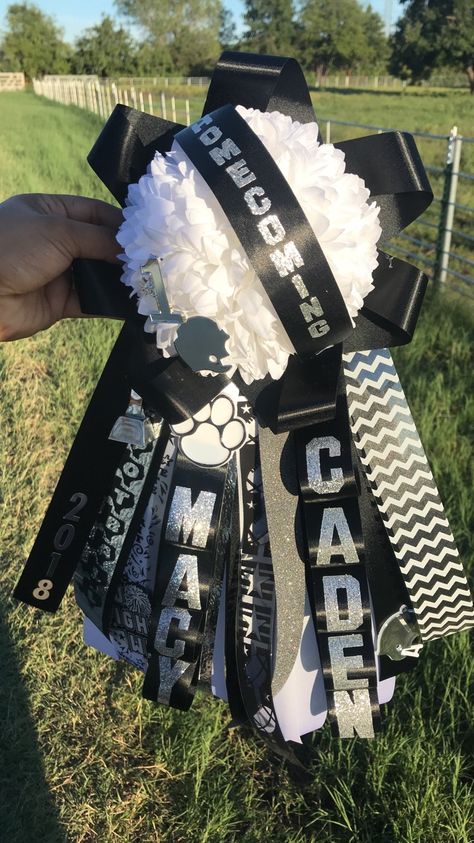 Garters Homecoming For Guys, Mens Garters, Unique Homecoming Mums, Homecoming Mums Senior, Cute Homecoming Proposals, Mums Homecoming Small, Mums Homecoming Senior, Homecoming Spirit Week, Texas Homecoming Mums