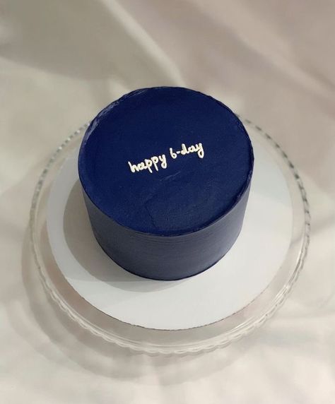 Blue Cake Designs For Men, Small Cake Designs For Men, Birthday Cake Dark Blue, Blue Birthday Cake For Men, Bento Cake For Men, Blue Bento Cake, Bday Cakes For Men, Simple Birthday Cake For Men, Birthday Bento