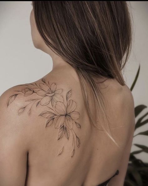 Women Feminine Tattoos, Shoulder To Back Tattoo For Women, Back To Shoulder Tattoo For Women, Flower Tattoo Back Shoulder, Women Back Shoulder Tattoo, Back Of The Shoulder Tattoos For Women, Shoulder Back Tattoos For Women, Flower Tattoo Shoulder Blade, Elegant Tattoos For Women Unique