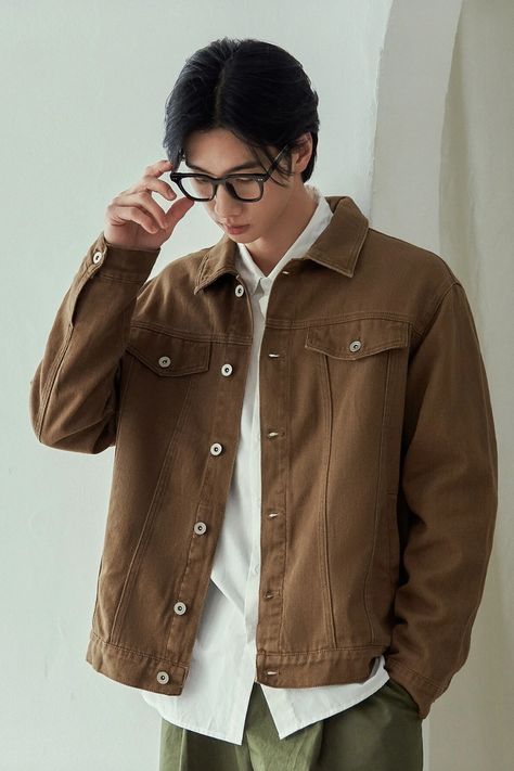 This jacket is a men's cotton flap detail jacket. It has a slim fit and is designed to be versatile and comfortable. #koreanstyle #koreanfashion #men #denim_jacket Brown Denim Jacket, Khaki Fashion, Jackets Online, Flap Pocket, Minimal Fashion, Mens Clothing Styles, Korean Fashion, Denim Jacket, Slim Fit