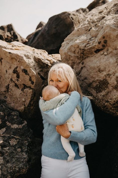 Grandmother Granddaughter Photography, Granddaughter And Grandma, Grandmother Photography, Grandma And Granddaughter, Grandmother And Granddaughter, Beach Family Photography, Big Family Photos, Beach Photography Family, Photography Shoot