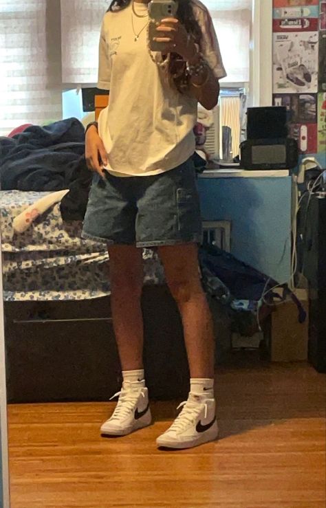 Summer Fashion Tomboy, Cute Jorts Fit, Shorts Skater Outfit, Shorts Outfits Streetwear, Long Shorts Style, Back To School Outfits Jorts, Tomboy Fits Summer, Summer Skater Fits, Baggy Summer Outfits Shorts