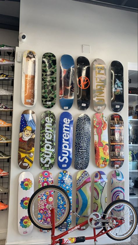 Skate Bord Design Ideas, Skateboard Aesthetic Room Ideas, Skate Decks On Wall, Supreme Skateboard Decks On Wall, Skate Bord, Skateboard Deck Wall Art, Skate Fits, Fancy Glasses, Hypebeast Room