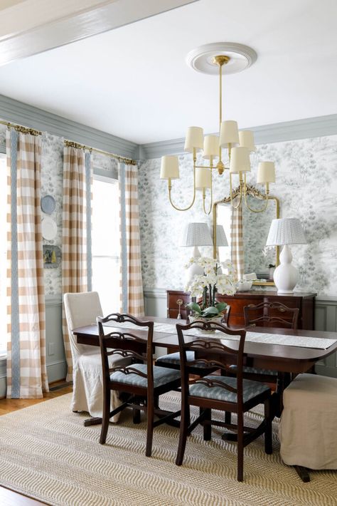 Southern Dining Room, Traditional Dining Tables, Classic Dining Room, Traditional Dining Rooms, Dining Room Wallpaper, Dining Room Paint, Dining Room Blue, Traditional Dining, Traditional Dining Room