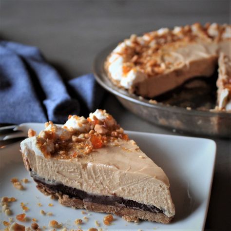 Peanut Butter Silk Pie, Cinnamon Graham Cracker Crust, Silk Pie Recipe, Southern Pies, Silk Pie, Cracker Crust, Peanut Butter Pie, Graham Cracker Crust, Pie Dessert