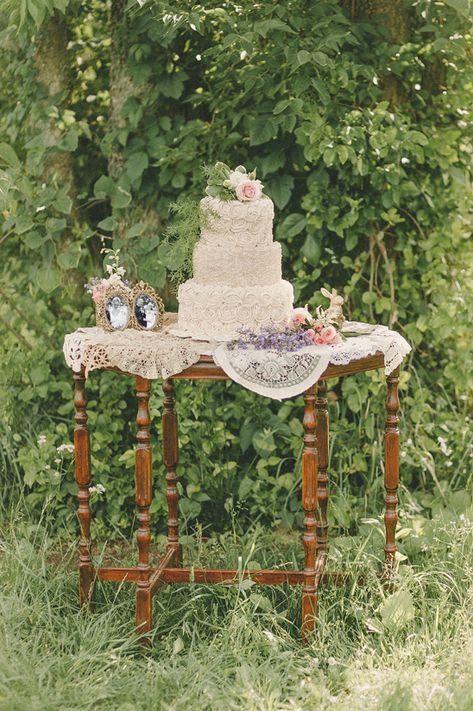 Wedding Cake Table Decor, Vintage Wedding Cake Table, Cake Table Decor, Wedding Cake Table Decorations, Dream Inspiration, Vintage Wedding Cake, Cake Table Decorations, Wedding Cake Table, Wedding Cakes Vintage