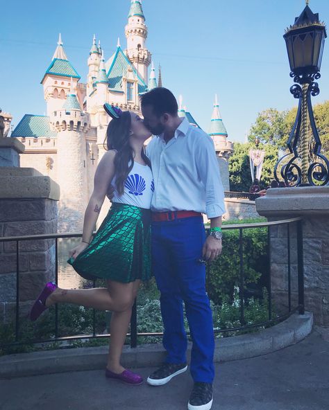 Disney Bounding Outfits Couples, Couple Disneybound Outfits, Disney Bounding Ideas Couples, Disneybound Outfits Couples, Disney Bound Outfits Couples, Disney Bounding Couples, Couple Disneybound Casual, Couple Disneybound, Couples Disneybound