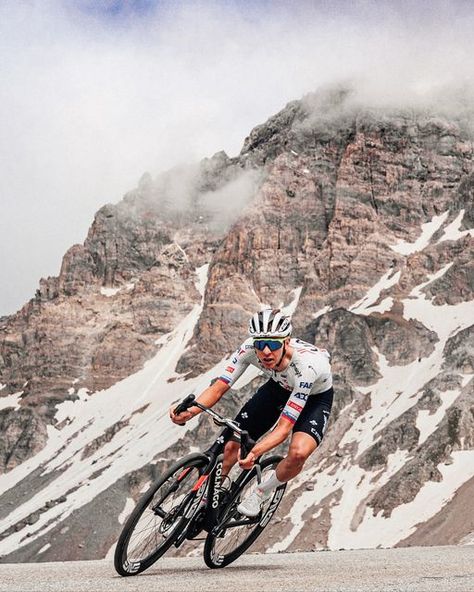 PISSEI | Col du Galibier, Tour De France, day 4.  Tadej performs an assolo 1km far from the top of the climb and wears his beloved maillot jaune... | Instagram Cycling Wallpaper, Cycling Men, Cycling Inspiration, Cycling Photography, Cycling Race, Sports Hero, Sports Figures, Pro Cycling, Road Cycling